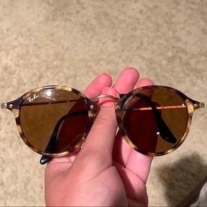 Ray-Ban Round Fleck